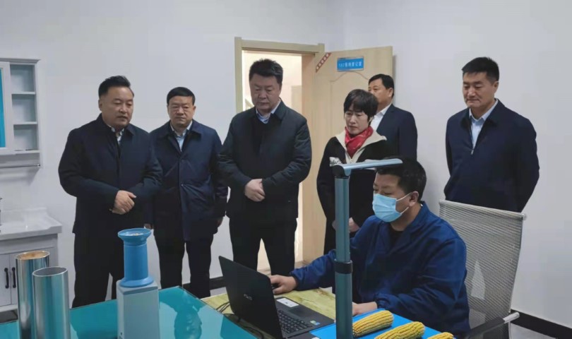 酒泉市政府黨組成員、副市長(zhǎng)哈里別克來敦煌種業(yè)調(diào)研指導(dǎo)工作